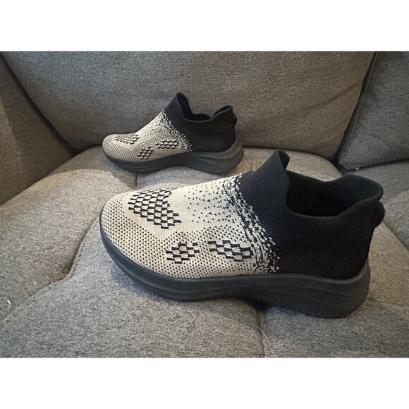 Slip-On Black and Tan Shoes size 37 (Women's size 6.5) - Picture 3 of 6